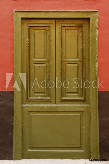 Image de Traditional oil green exterior door frame